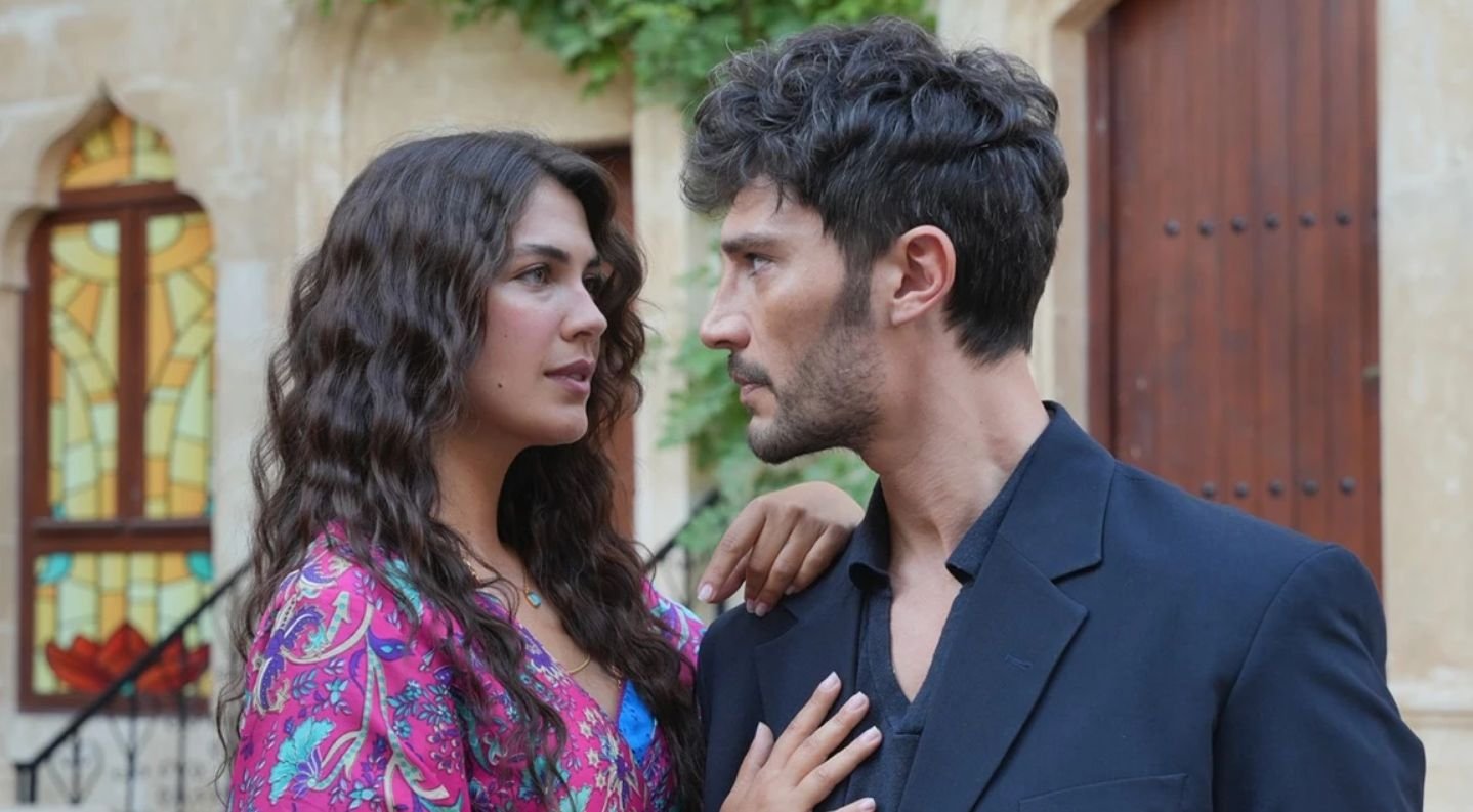 Halef dizisinin başrol oyuncuları Aybüke Pusat ve İlhan Şen