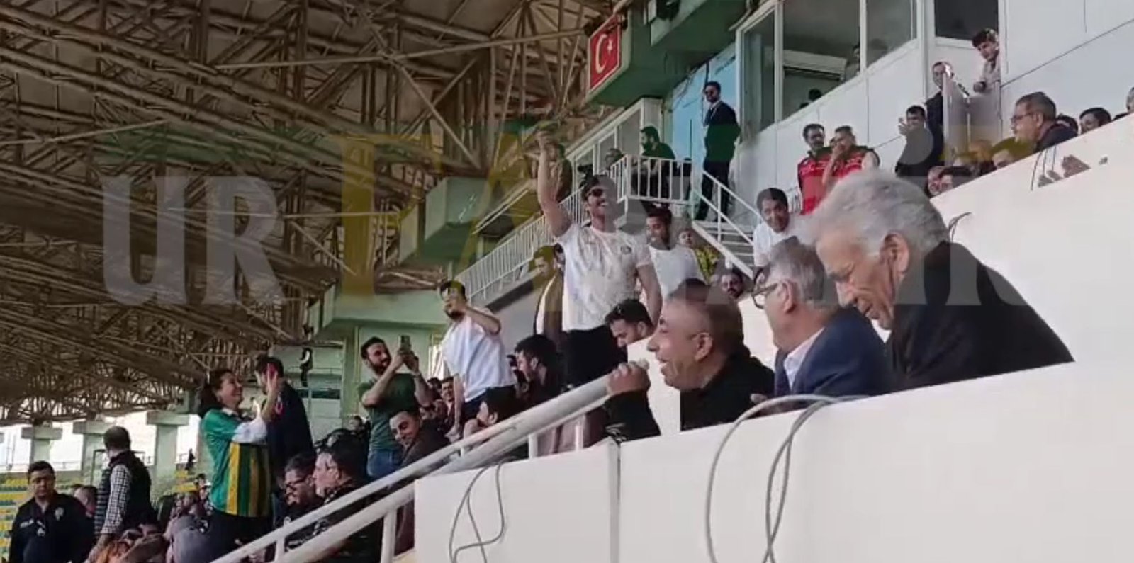 Halef dizisinin başrol oyuncuları Aybüke Pusat ve İlhan Şen