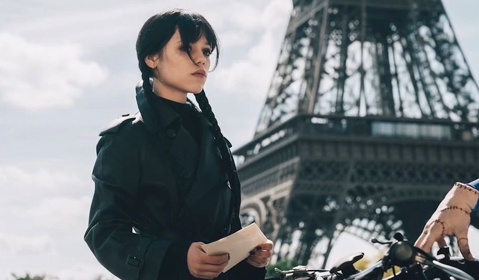 “Wednesday” 3. sezonundan ilk detaylar: Jenna Ortega ile Paris sürprizi