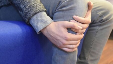 Bacak ağrısı ne zaman hayati risk taşır? Uzmanların 2026 uyarıları neler?