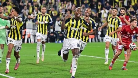 Fenerbahçe’de sarı kart sınırındaki futbolcular: Galatasaray derbisinde kimler cezalı duruma düşebilir?