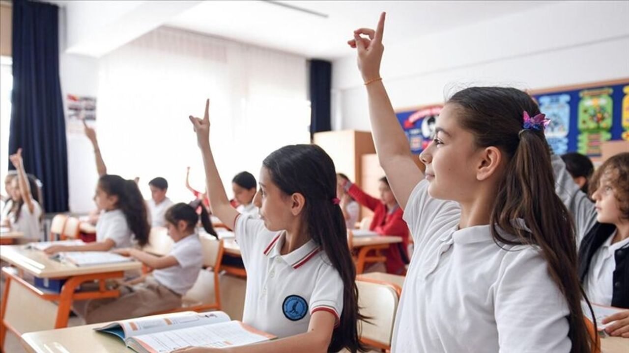 25 Mayıs okullar tatil mi, idari izinli mi? 2026 tatil takvimi ve güncel durum