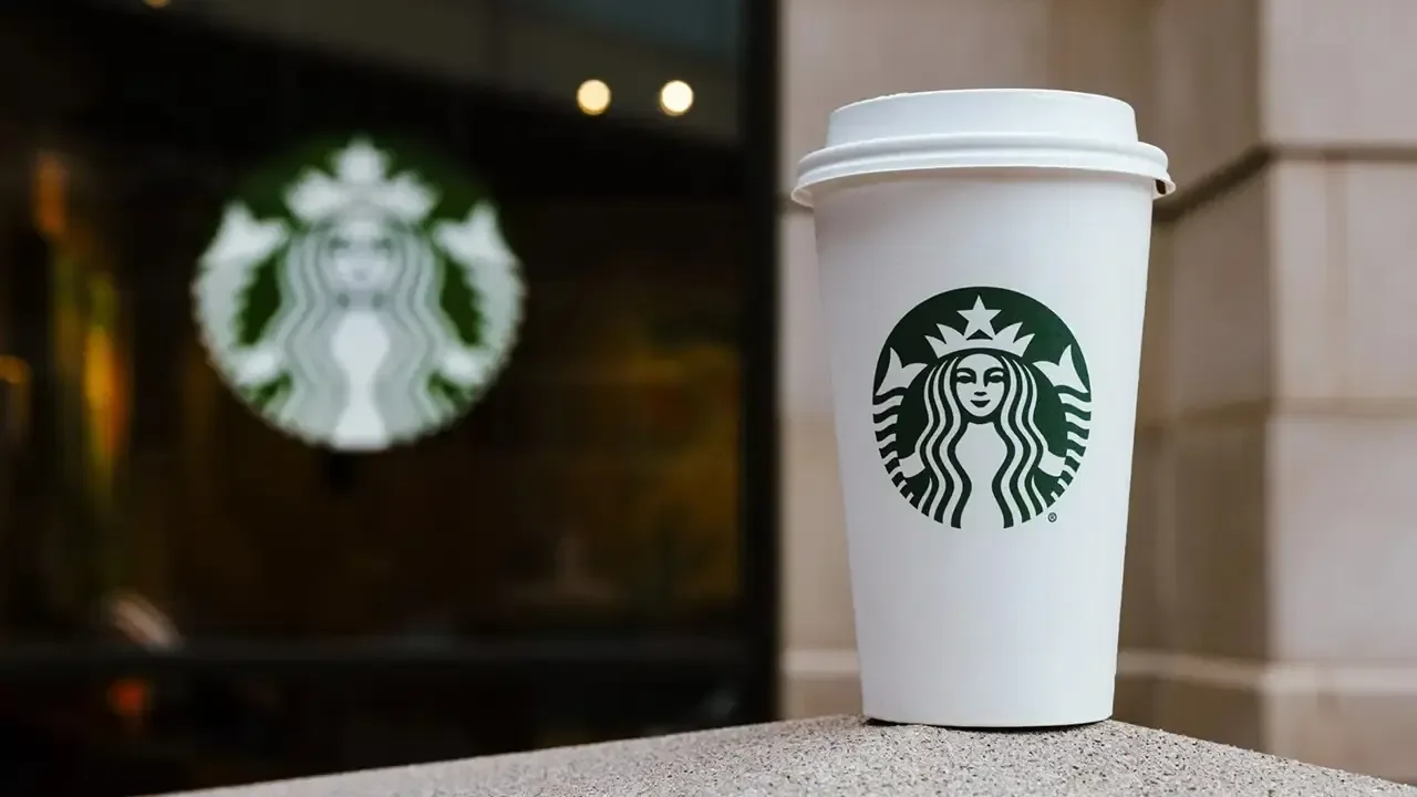 Starbucks küçülme kararı alarak 250 mağazasını kapatacak