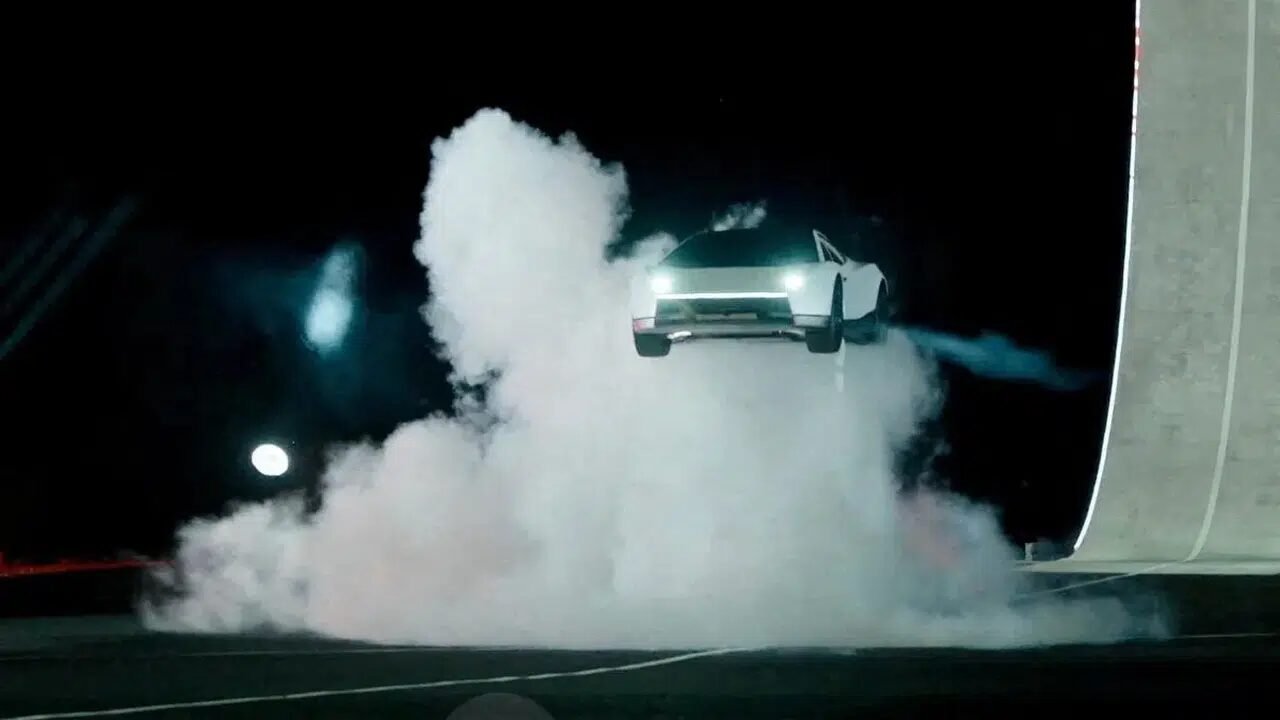 Elon Musk Tesla Roadster üretimi için 2028 yılını hedefliyor