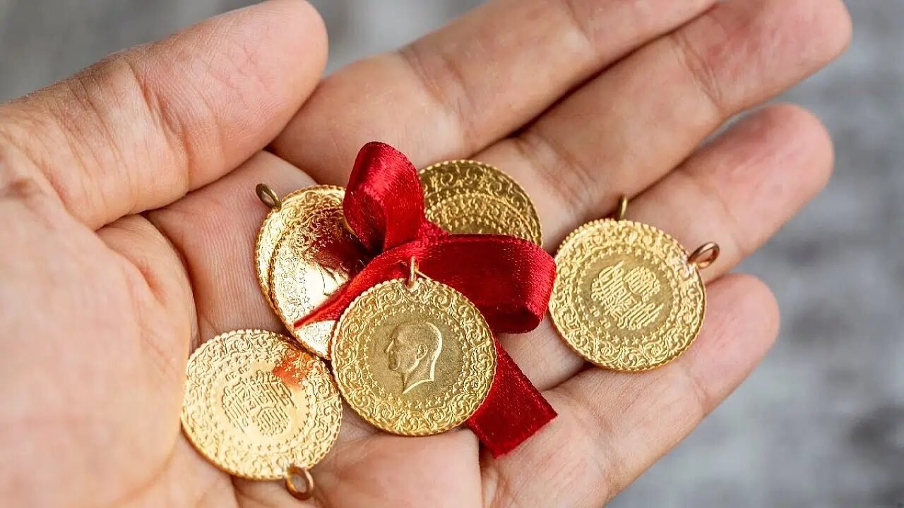 İçinde 400 bin liralık altın bulunan çanta sahibine teslim edildi