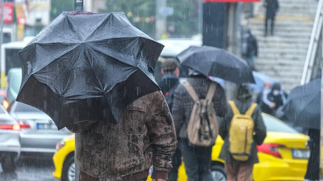 Meteoroloji İstanbul dahil 24 kent için fırtına ve sağanak uyardı